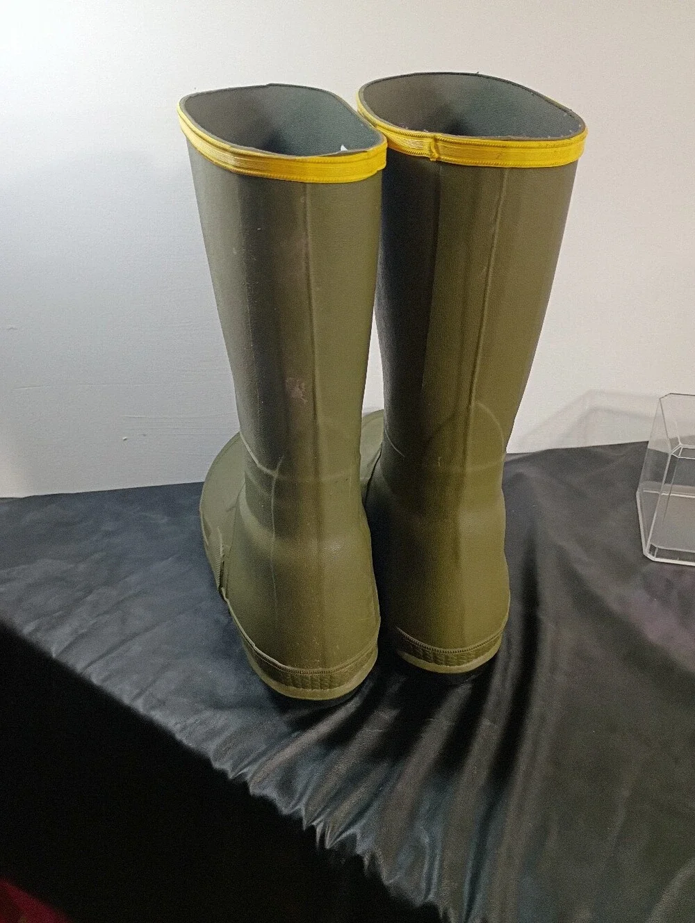 LaCrosse Mens SZ 7 Green Rubber Boots Rain,Farm, Waterproof .